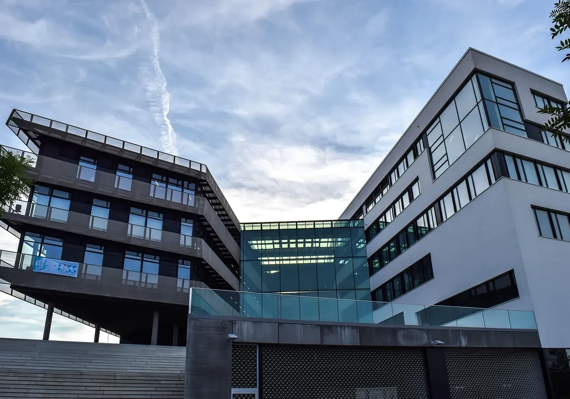 La statura influenza il rischio di tumori e malattie cardiovascolari? Risponde l’Università di Sassari La statura influenza il rischio di tumori e malattie cardiovascolari? Risponde l’Università di Sassari